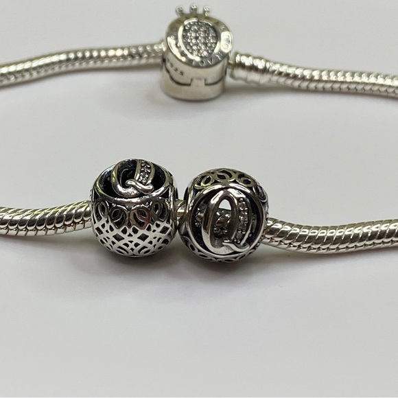 Sterling Silver Vintage Letter Q Charm - Picture 6 of 10